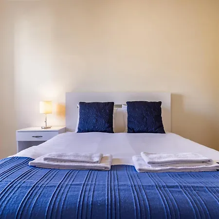 Joao Azevedo Coutinho Lejlighed *