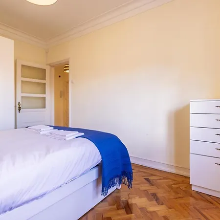 Joao Azevedo Coutinho Lejlighed