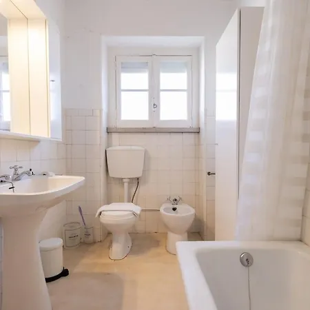 Joao Azevedo Coutinho Lejlighed *