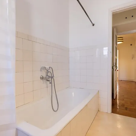 Joao Azevedo Coutinho *